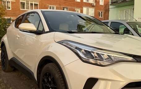 Toyota C-HR I рестайлинг, 2019 год, 1 990 000 рублей, 4 фотография