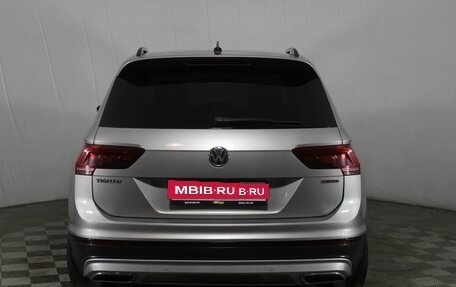 Volkswagen Tiguan II, 2018 год, 2 820 000 рублей, 6 фотография