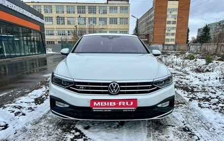 Volkswagen Passat B8 рестайлинг, 2021 год, 3 200 000 рублей, 2 фотография