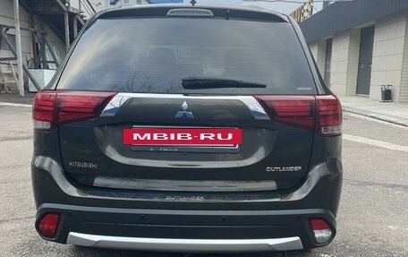 Mitsubishi Outlander III рестайлинг 3, 2016 год, 1 750 000 рублей, 4 фотография