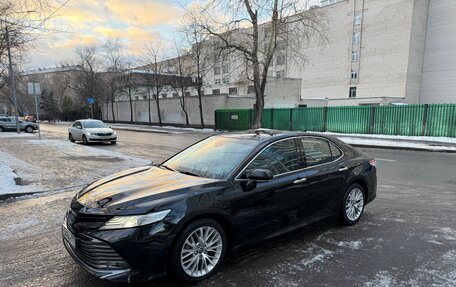 Toyota Camry, 2018 год, 3 250 000 рублей, 2 фотография