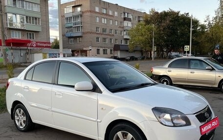 KIA Rio II, 2011 год, 700 000 рублей, 3 фотография