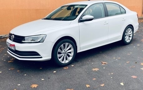 Volkswagen Jetta VI, 2018 год, 1 885 000 рублей, 2 фотография