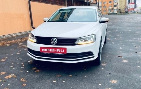 Volkswagen Jetta VI, 2018 год, 1 885 000 рублей, 3 фотография