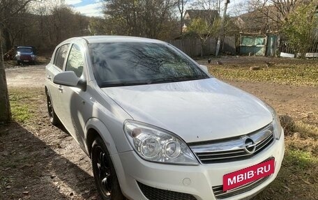 Opel Astra J, 2010 год, 700 000 рублей, 2 фотография