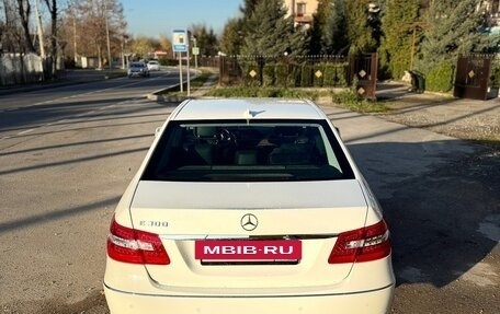 Mercedes-Benz E-Класс, 2011 год, 2 500 000 рублей, 13 фотография