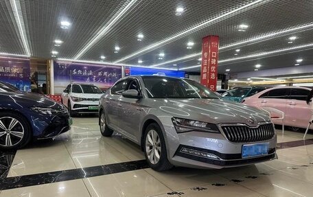 Skoda Superb III рестайлинг, 2021 год, 1 980 000 рублей, 3 фотография