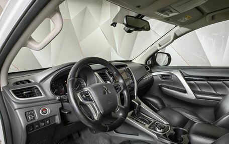 Mitsubishi Pajero Sport III рестайлинг, 2017 год, 3 387 700 рублей, 16 фотография