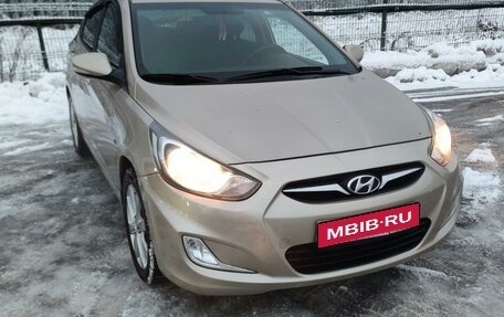 Hyundai Solaris II рестайлинг, 2012 год, 900 000 рублей, 1 фотография