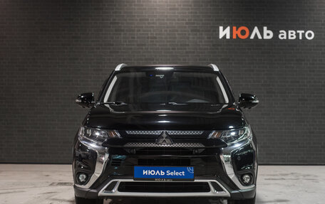 Mitsubishi Outlander III рестайлинг 3, 2018 год, 3 471 660 рублей, 2 фотография