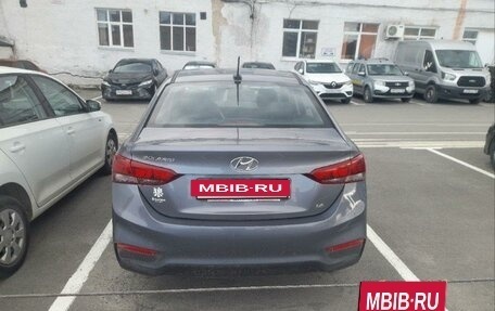 Hyundai Solaris II рестайлинг, 2017 год, 1 000 000 рублей, 6 фотография