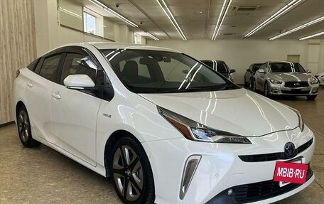 Toyota Prius IV XW50, 2021 год, 1 500 000 рублей, 2 фотография