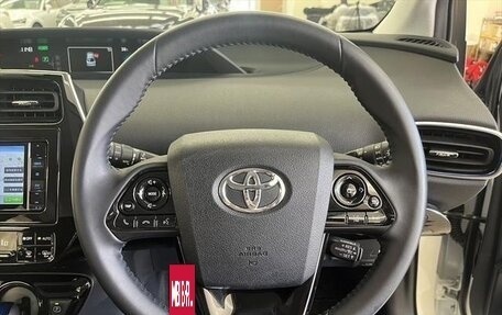 Toyota Prius IV XW50, 2021 год, 1 500 000 рублей, 14 фотография