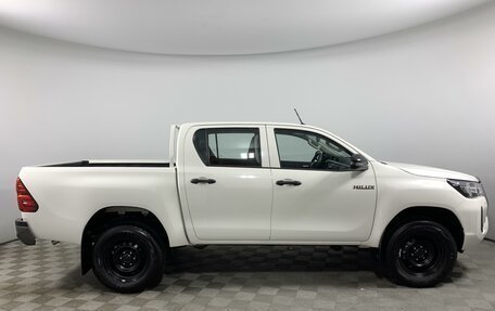 Toyota Hilux VIII, 2023 год, 6 990 000 рублей, 4 фотография