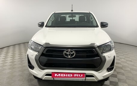 Toyota Hilux VIII, 2023 год, 6 990 000 рублей, 2 фотография