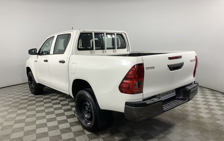 Toyota Hilux VIII, 2023 год, 6 990 000 рублей, 7 фотография