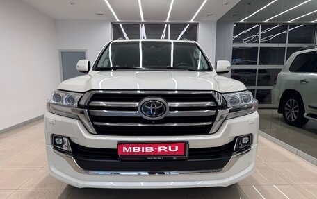 Toyota Land Cruiser 200, 2018 год, 8 500 000 рублей, 2 фотография