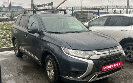 Mitsubishi Outlander III рестайлинг 3, 2019 год, 2 320 000 рублей, 2 фотография