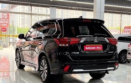 Mitsubishi Outlander III рестайлинг 3, 2022 год, 2 430 010 рублей, 2 фотография