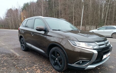 Mitsubishi Outlander III рестайлинг 3, 2018 год, 2 400 000 рублей, 5 фотография