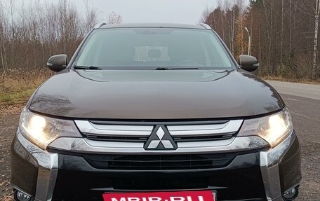 Mitsubishi Outlander III рестайлинг 3, 2018 год, 2 400 000 рублей, 4 фотография