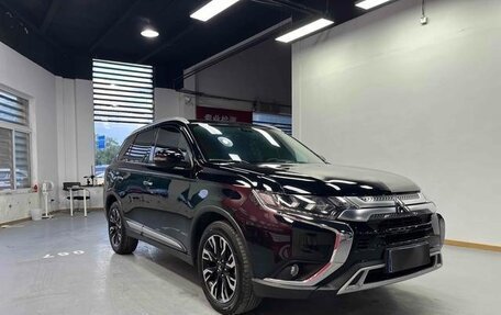 Mitsubishi Outlander III рестайлинг 3, 2021 год, 2 580 000 рублей, 3 фотография