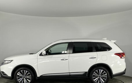 Mitsubishi Outlander III рестайлинг 3, 2019 год, 3 100 000 рублей, 9 фотография