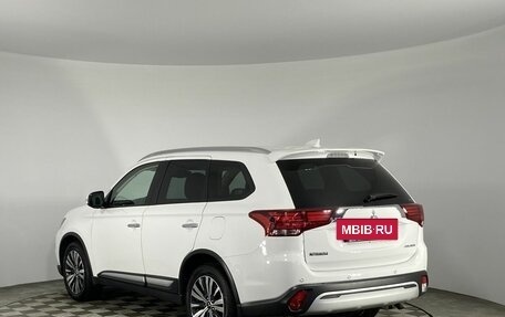 Mitsubishi Outlander III рестайлинг 3, 2019 год, 3 100 000 рублей, 6 фотография