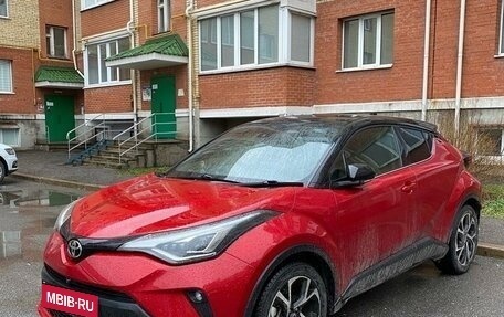 Toyota C-HR I рестайлинг, 2019 год, 2 380 000 рублей, 13 фотография