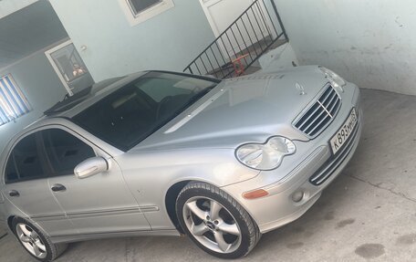 Mercedes-Benz C-Класс, 2004 год, 850 000 рублей, 4 фотография