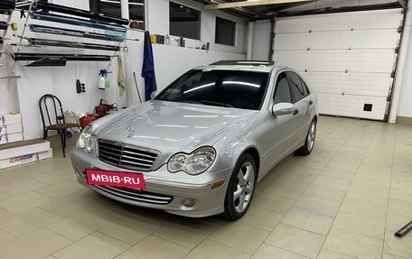 Mercedes-Benz C-Класс, 2004 год, 850 000 рублей, 3 фотография