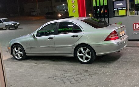 Mercedes-Benz C-Класс, 2004 год, 850 000 рублей, 5 фотография