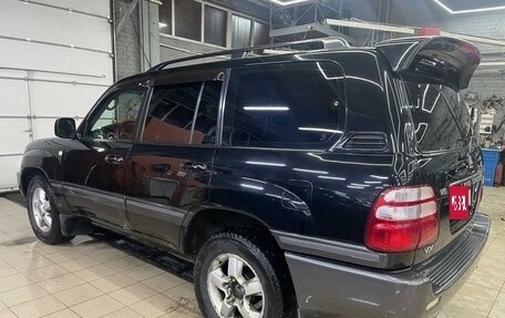 Toyota Land Cruiser 100 рестайлинг 2, 2004 год, 1 750 000 рублей, 4 фотография