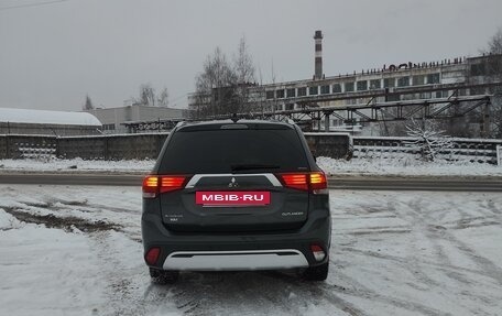 Mitsubishi Outlander III рестайлинг 3, 2018 год, 2 350 000 рублей, 4 фотография