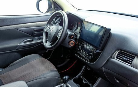 Mitsubishi Outlander III рестайлинг 3, 2013 год, 1 599 000 рублей, 6 фотография