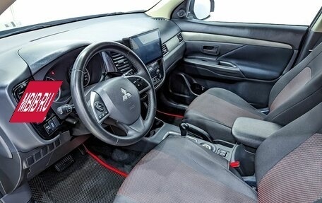 Mitsubishi Outlander III рестайлинг 3, 2013 год, 1 599 000 рублей, 7 фотография