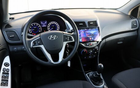 Hyundai Solaris II рестайлинг, 2012 год, 690 000 рублей, 9 фотография