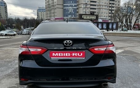 Toyota Camry, 2019 год, 2 350 000 рублей, 6 фотография