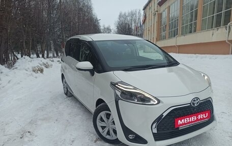 Toyota Sienta II, 2019 год, 1 910 000 рублей, 2 фотография