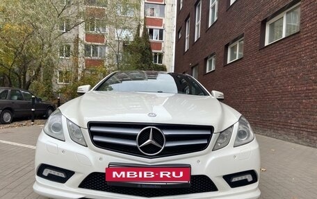 Mercedes-Benz E-Класс, 2011 год, 1 890 000 рублей, 2 фотография