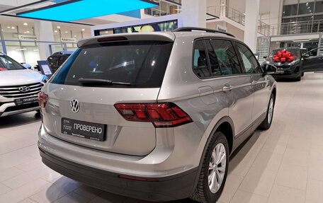 Volkswagen Tiguan II, 2019 год, 2 484 000 рублей, 9 фотография