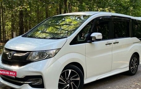 Honda Stepwgn IV, 2017 год, 2 250 000 рублей, 2 фотография