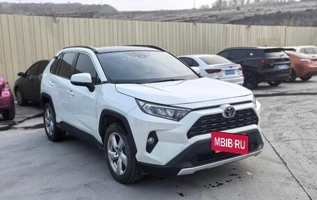 Toyota RAV4, 2020 год, 2 550 000 рублей, 4 фотография