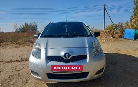 Toyota Yaris III рестайлинг, 2010 год, 890 000 рублей, 6 фотография