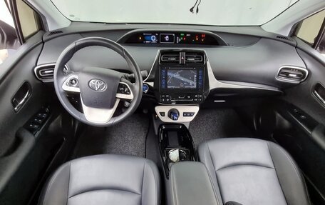 Toyota Prius IV XW50, 2021 год, 2 400 000 рублей, 7 фотография