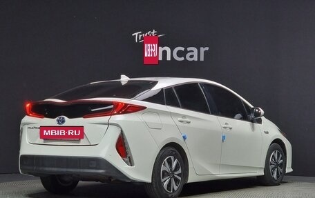 Toyota Prius IV XW50, 2021 год, 2 400 000 рублей, 2 фотография