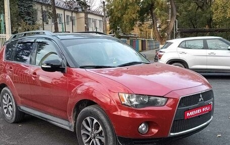 Mitsubishi Outlander III рестайлинг 3, 2011 год, 1 350 000 рублей, 2 фотография