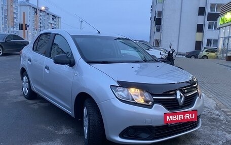 Renault Logan II, 2017 год, 900 000 рублей, 2 фотография