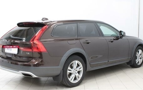 Volvo V90 Cross Country I рестайлинг, 2017 год, 3 000 000 рублей, 5 фотография