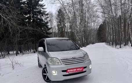 Toyota Noah III, 2002 год, 1 013 000 рублей, 2 фотография